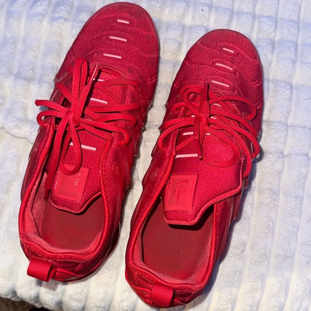 Air vapor max plus triple red size 11.5